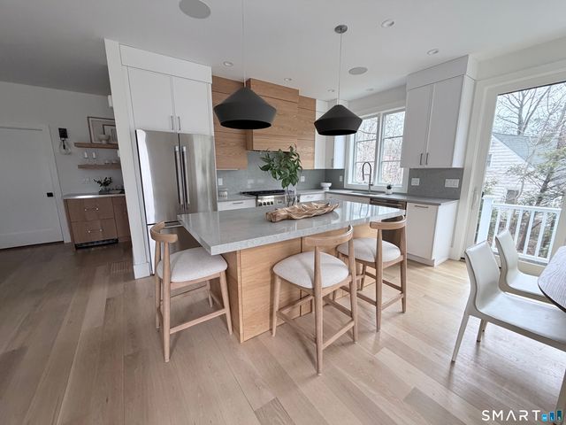 6 Down River Road B, New Canaan, CT 06840