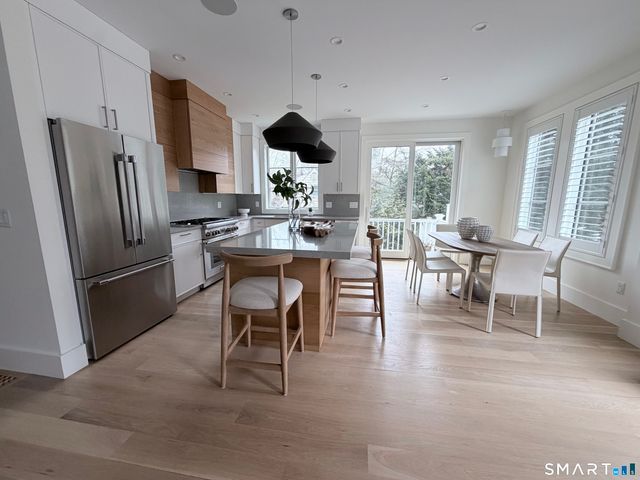 6 Down River Road B, New Canaan, CT 06840