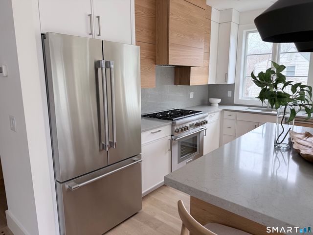 6 Down River Road B, New Canaan, CT 06840