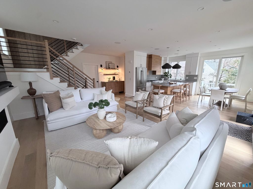 6 Down River Road B, New Canaan, CT 06840