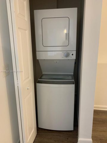 1703 Whitehall Dr 306, Davie, FL 33324