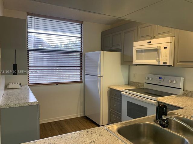 1703 Whitehall Dr 306, Davie, FL 33324