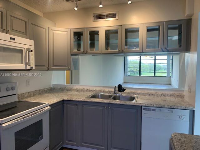 1703 Whitehall Dr 306, Davie, FL 33324