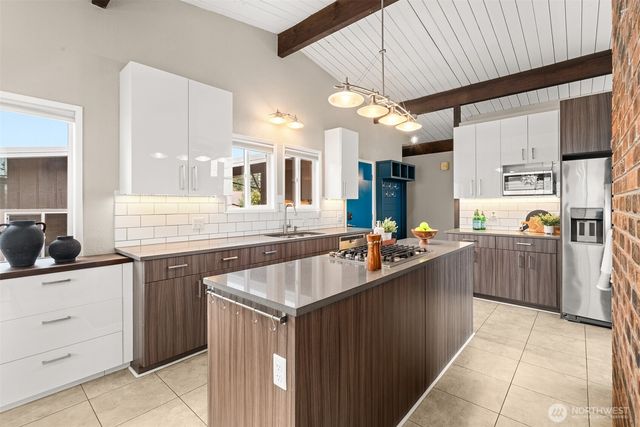 809 N 6th Avenue SW, Tumwater, WA 98512