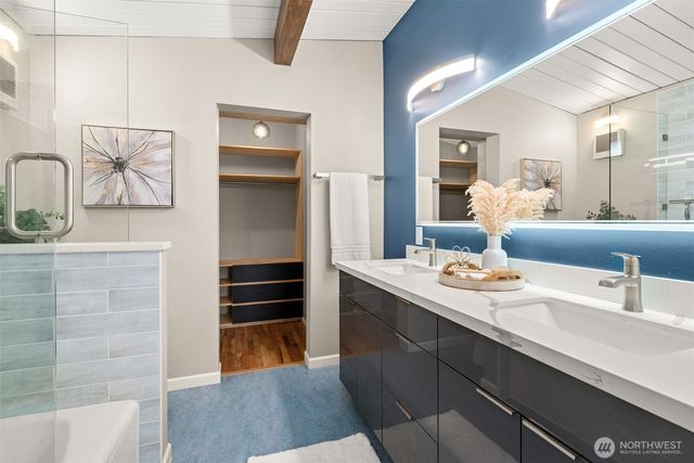 809 N 6th Avenue SW, Tumwater, WA 98512