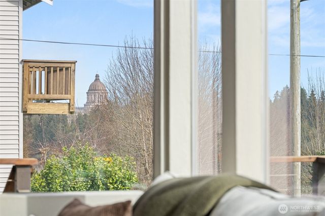 809 N 6th Avenue SW, Tumwater, WA 98512