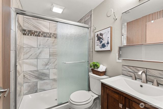 809 N 6th Avenue SW, Tumwater, WA 98512