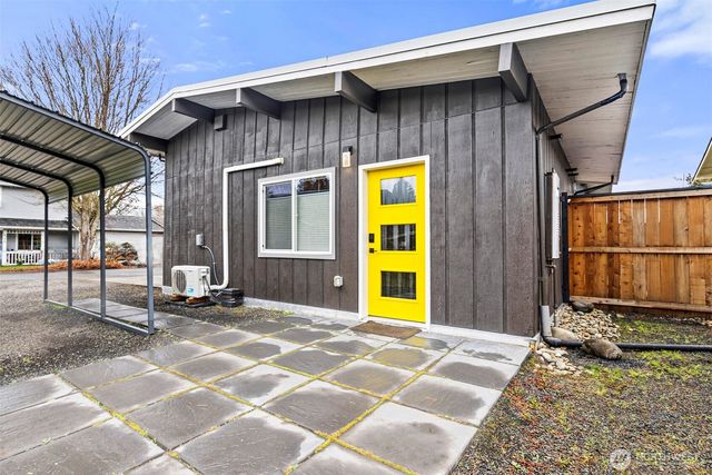 809 N 6th Avenue SW, Tumwater, WA 98512