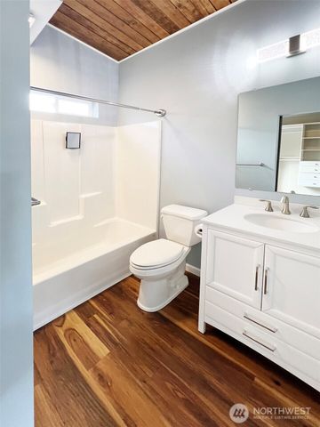 809 N 6th Avenue SW, Tumwater, WA 98512