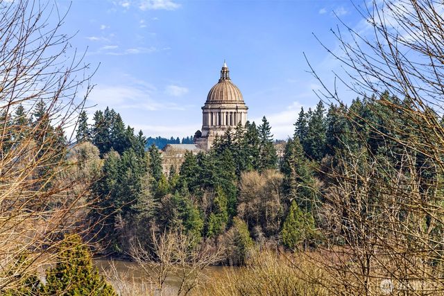 809 N 6th Avenue SW, Tumwater, WA 98512