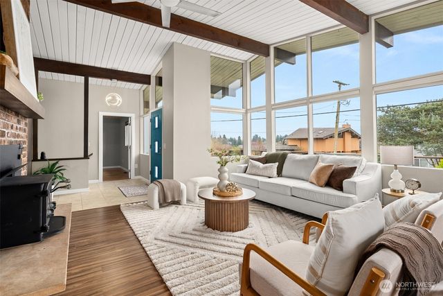 809 N 6th Avenue SW, Tumwater, WA 98512