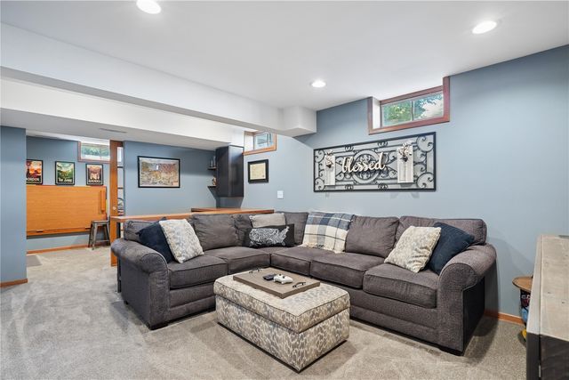 3516 Amanda Court NW, Cedar Rapids, IA 52405