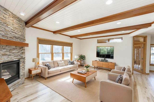 249 Chestnut Drive, Horace, ND 58047