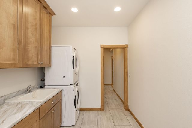 249 Chestnut Drive, Horace, ND 58047