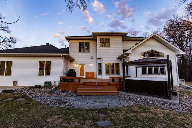 249 Chestnut Drive, Horace, ND 58047