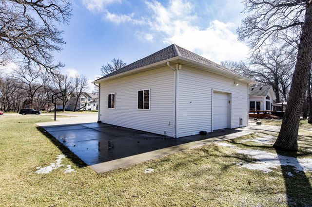 249 Chestnut Drive, Horace, ND 58047