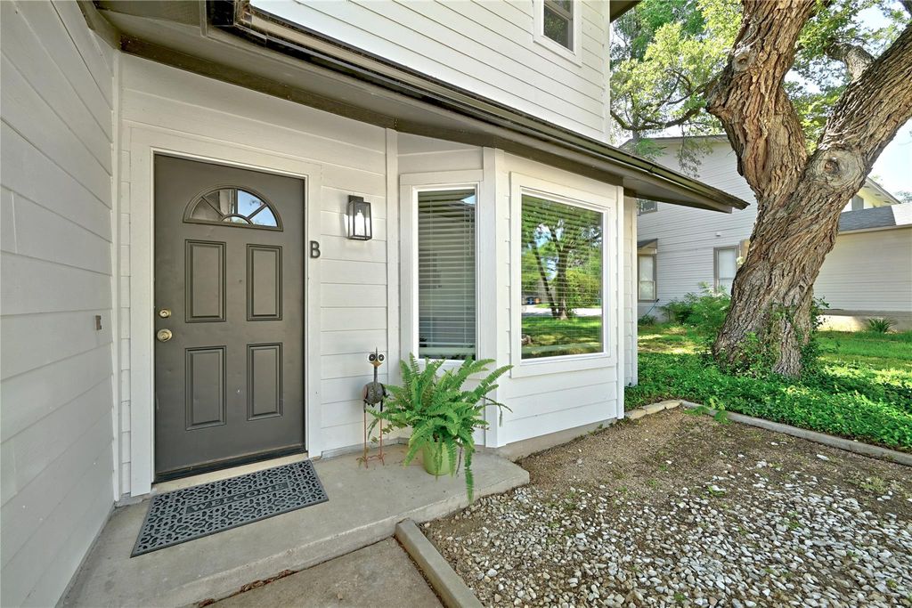 2105 Kirksey DR B, Austin, TX 78741