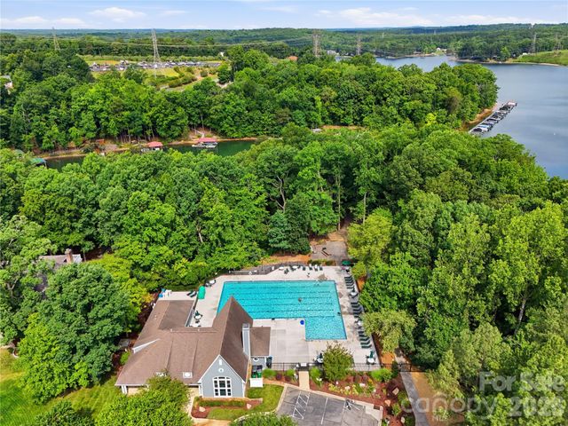 2940 Shady Reach Lane, Charlotte, NC 28214