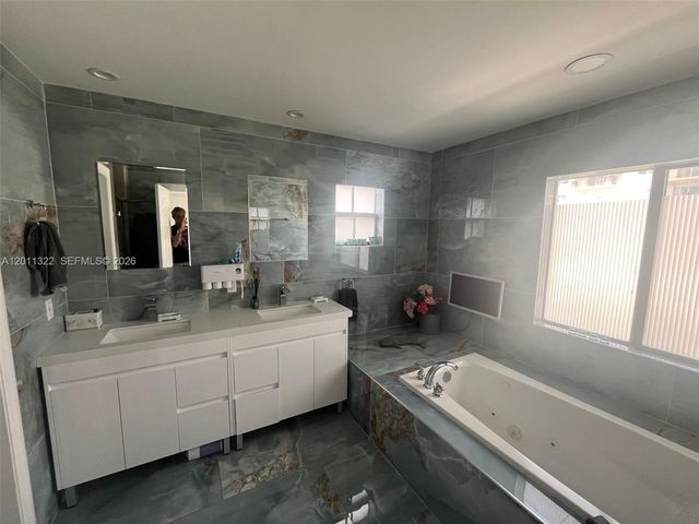 3915 NE 168th St 3915, North Miami Beach, FL 33160