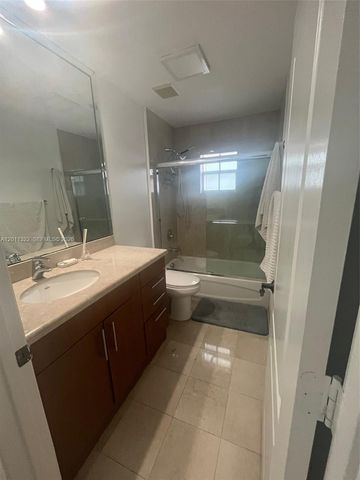 3915 NE 168th St 3915, North Miami Beach, FL 33160