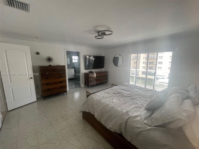 3915 NE 168th St 3915, North Miami Beach, FL 33160