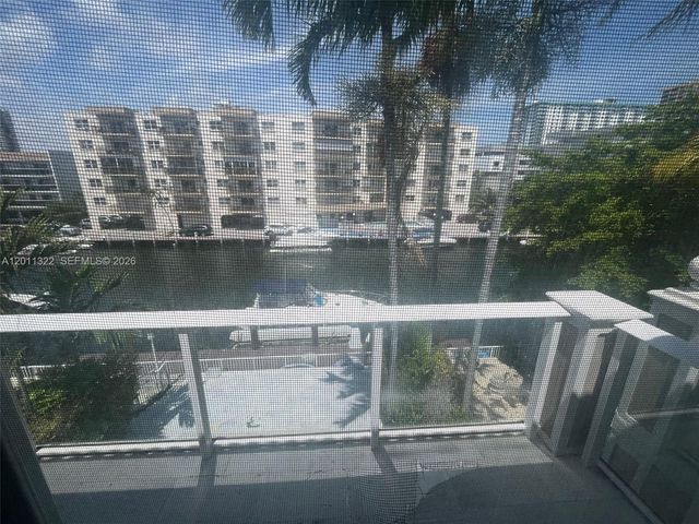 3915 NE 168th St 3915, North Miami Beach, FL 33160