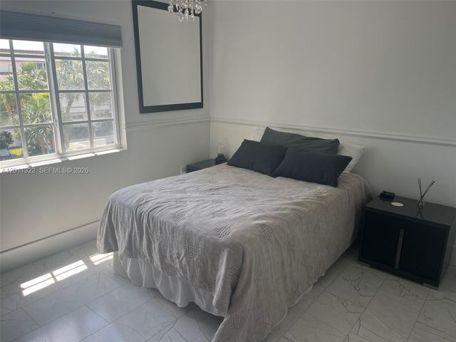 3915 NE 168th St 3915, North Miami Beach, FL 33160