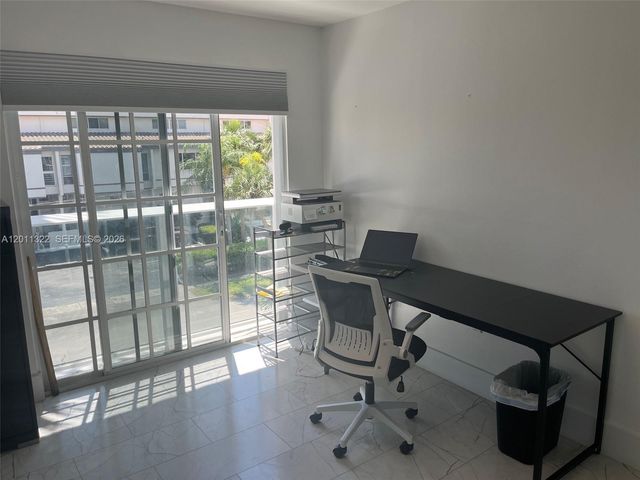3915 NE 168th St 3915, North Miami Beach, FL 33160