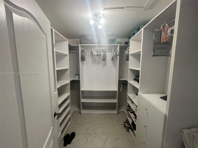 3915 NE 168th St 3915, North Miami Beach, FL 33160
