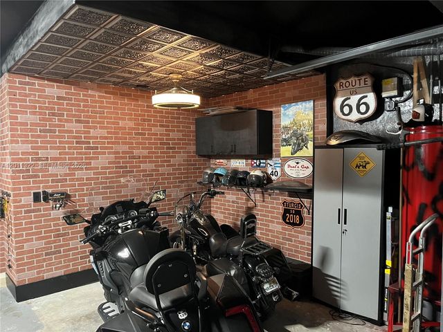 3915 NE 168th St 3915, North Miami Beach, FL 33160