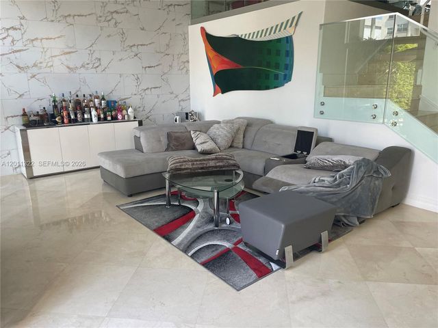 3915 NE 168th St 3915, North Miami Beach, FL 33160