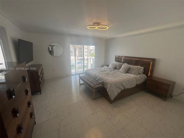 3915 NE 168th St 3915, North Miami Beach, FL 33160