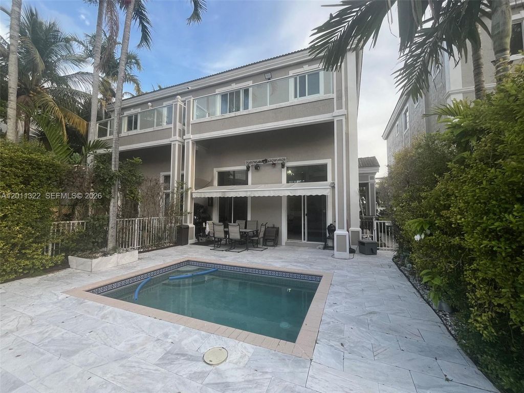 3915 NE 168th St 3915, North Miami Beach, FL 33160