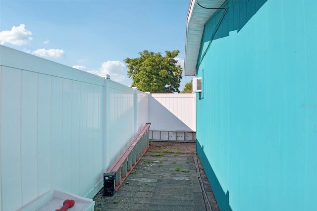 9126 BAYMEADOW COURT, Tampa, FL 33615