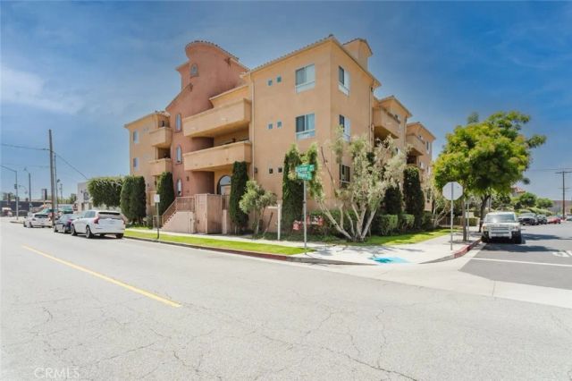1515 Grismer Avenue 302, Burbank, CA 91504