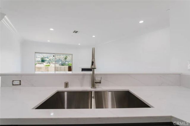 1515 Grismer Avenue 302, Burbank, CA 91504