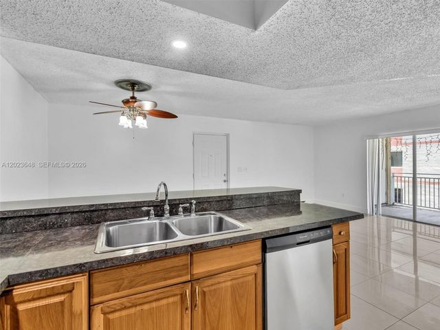 18850 NW 57th Ave 208, Hialeah, FL 33015