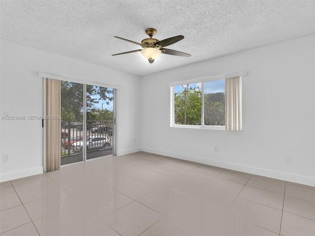 18850 NW 57th Ave 208, Hialeah, FL 33015