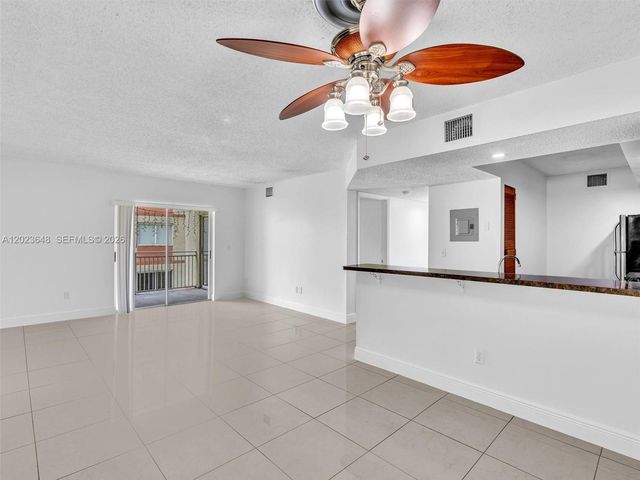 18850 NW 57th Ave 208, Hialeah, FL 33015