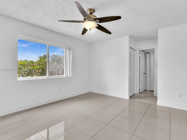 18850 NW 57th Ave 208, Hialeah, FL 33015