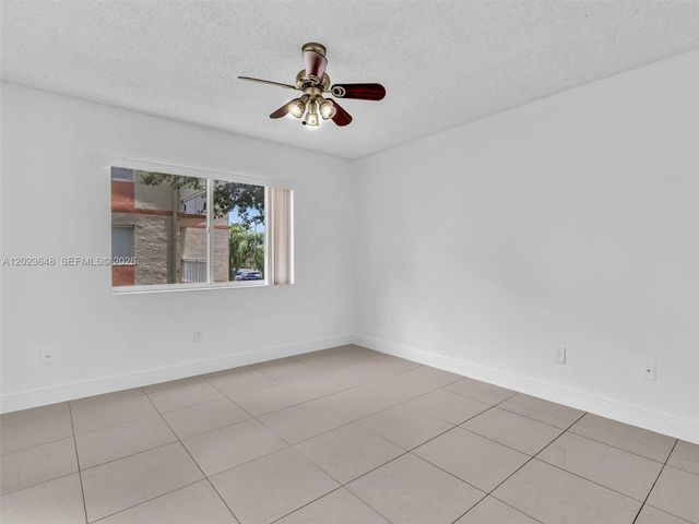 18850 NW 57th Ave 208, Hialeah, FL 33015