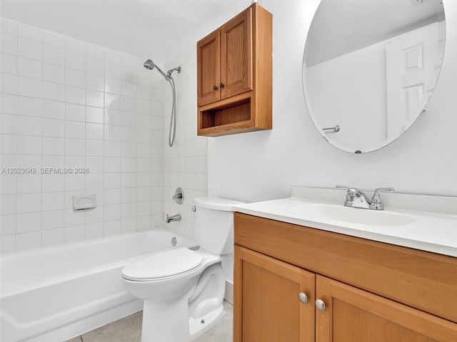 18850 NW 57th Ave 208, Hialeah, FL 33015