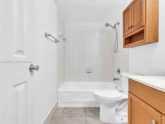 18850 NW 57th Ave 208, Hialeah, FL 33015