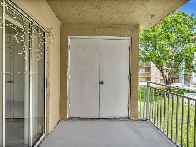 18850 NW 57th Ave 208, Hialeah, FL 33015