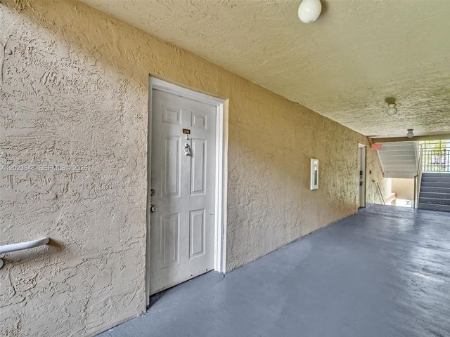 18850 NW 57th Ave 208, Hialeah, FL 33015