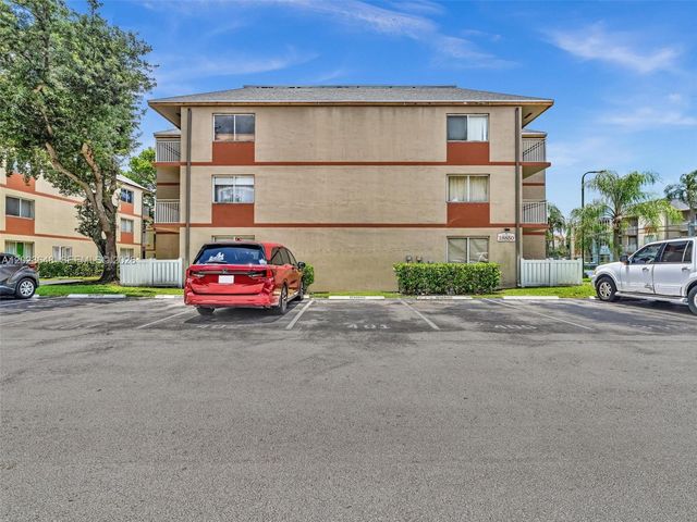 18850 NW 57th Ave 208, Hialeah, FL 33015
