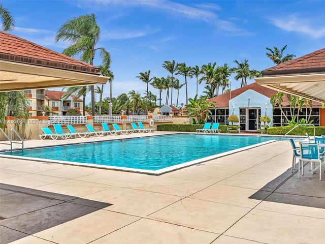 18850 NW 57th Ave 208, Hialeah, FL 33015