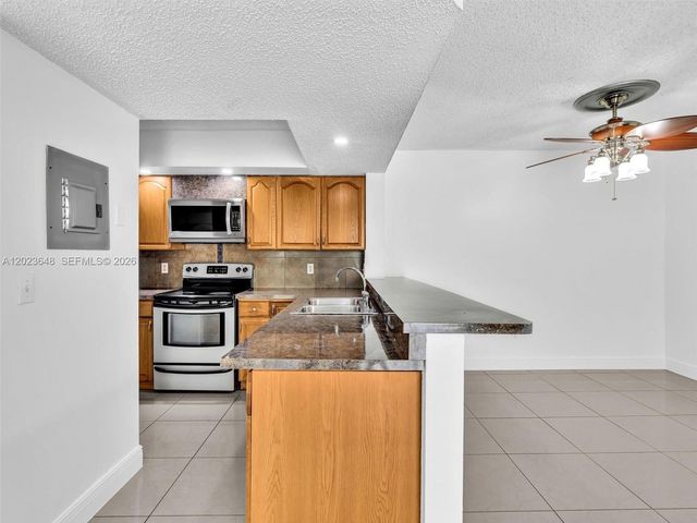 18850 NW 57th Ave 208, Hialeah, FL 33015