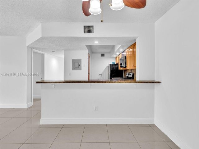 18850 NW 57th Ave 208, Hialeah, FL 33015