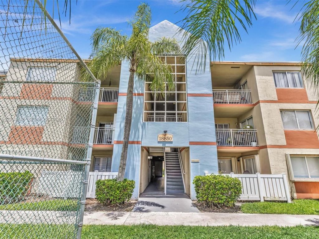 18850 NW 57th Ave 208, Hialeah, FL 33015